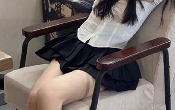 Feilin嗲囡囡 – “鱼子酱fish修女”的写真照片：神秘面纱背后是何种追求和信念？.txt
