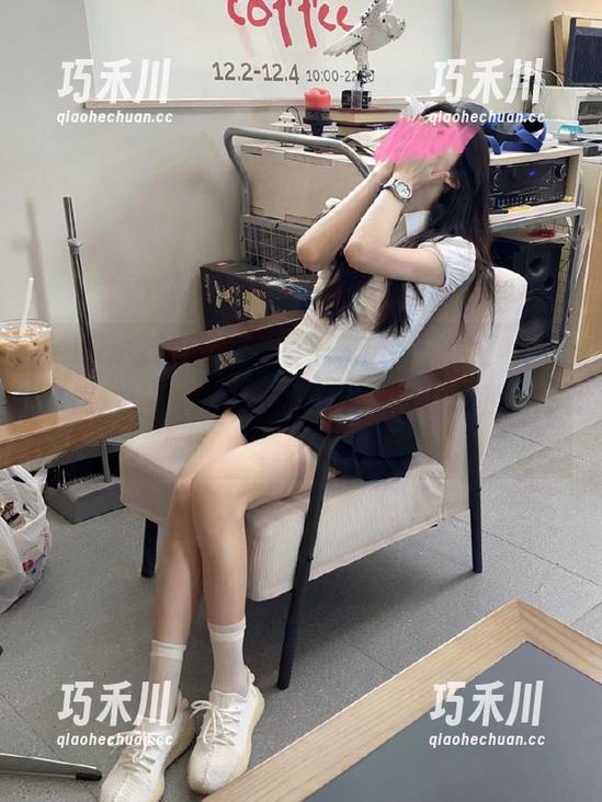Feilin嗲囡囡 - “鱼子酱fish修女”的写真照片：神秘面纱背后是何种追求和信念？.txt