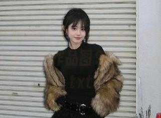 GIRLT果团网 – 走进周琰琳LIN的黑丝世界，畅享她写真作品图包的唯美与性感！.txt