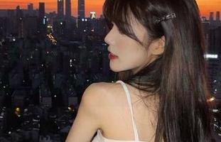 GIRLT果团网 – 甜Abby的校园魅力写真合集：探索她独特视角的作品.txt