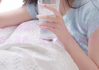 HuaYang花漾 – 唐婉儿Lucky独特视角下的奶牛景色，超美图分享带你飞.txt