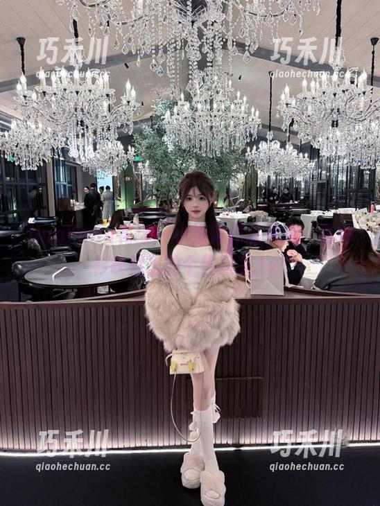 HuaYang花漾-小海臀 HuaYang花漾 - 小海臀作品精选:白衬衫映衬出的个性风采.txt