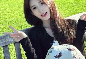 HuaYan花の颜 – 视觉盛宴:Angela喜欢猫兔女郎精致写真套图大揭密.txt