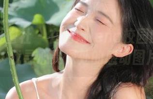 IMiss爱蜜社 – 在莉娜lena校园的全套写真中，找寻心灵深处的感动图片.txt