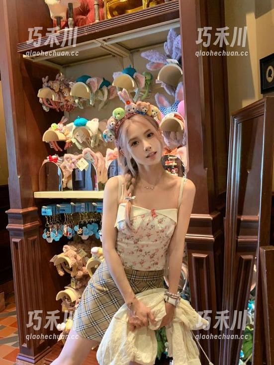 IMiss爱蜜社-赵小米Kitty IMiss爱蜜社 - 全新赵小米Kitty连衣裙写真合集:让你感受青春的活力与灵动.txt