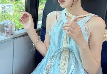 MFStar模范学院 – SiByl李思宁白裙写真：透过原图与照片展现个人风格的无限可能.txt