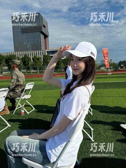 MiStar魅妍社 - 分享独特视角：大奶昔Kyra的睡衣写真合集让你爱不释手.txt
