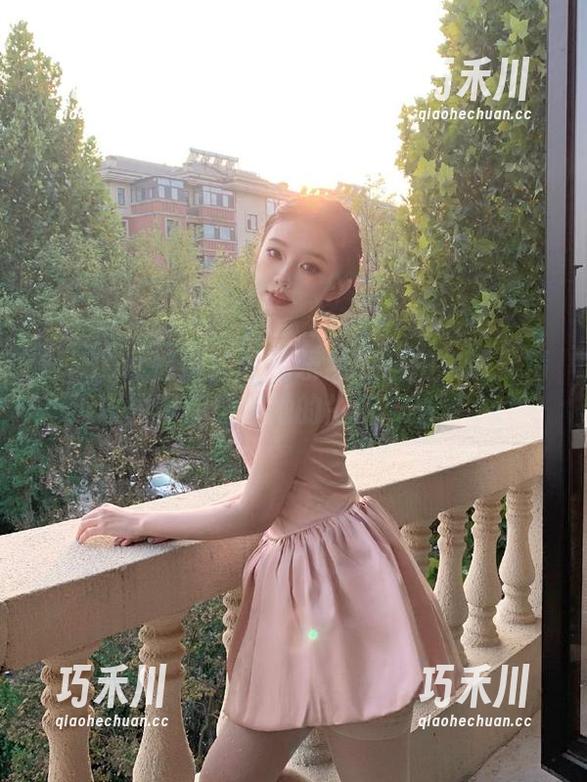 MiStar魅妍社 - 黄乐然的自拍之旅：精选套图带你感受她的生活与热情.txt