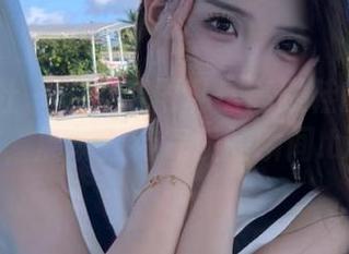 SSA丝社 – 探索若雨私房高跟鞋的原图之美,展现独特气质的瞬间.txt