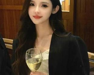 TouTiao头条女神 – 写真集：梁芮溪最新泳装高清图册，带你领略独特的风格与魅力！.txt