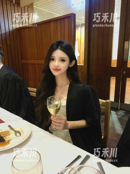 TouTiao头条女神 - 写真集：梁芮溪最新泳装高清图册，带你领略独特的风格与魅力！.txt
