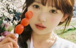 TouTiao头条女神 – 校园风采:爱丽莎lisa为你呈现精彩福利图片作品.txt