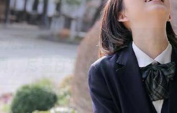 UGirls尤果网 – 迷醉于唐溪若全套套装写真,尽显百变风格的图片.txt