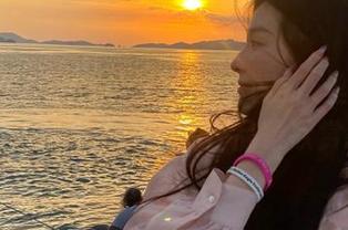 UGirls尤果网 – 欣杨Kitty与灰丝：不可思议的摄影之旅原图作品集欣赏.txt