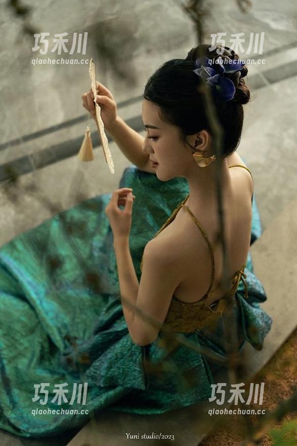UXING优星馆 - 羊羊Suger女仆的奇幻旅程：精选写真与缤纷作品合集.txt
