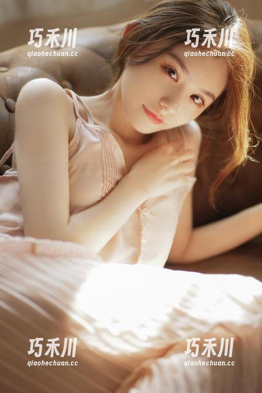 Xiuren秀人网 - Elise谭晓彤毛衣写真大赏，高清美图展现优雅与时尚的完美结合.txt
