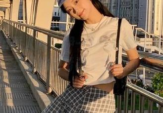 Xiuren秀人网 – 伊一Moon校园写真在线展览，见证她的青春与创意的碰撞.txt