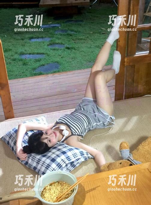 Xiuren秀人网 - 全网期待已久！周jojobaby更新的纯白套图，带你领略无瑕美感的静谧时光！.txt