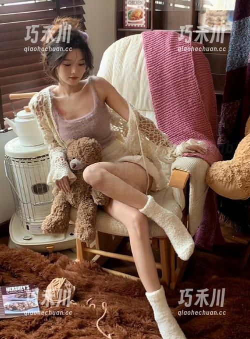 Xiuren秀人网 - 重温经典，周慕汐baby黑白写真资源将为你带来不一样的视觉享受.txt