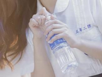 Xiuren秀人网 – 当孟狐狸FoxYini遇上裤里丝，原图带你领略不一样的艺术风格！.txt
