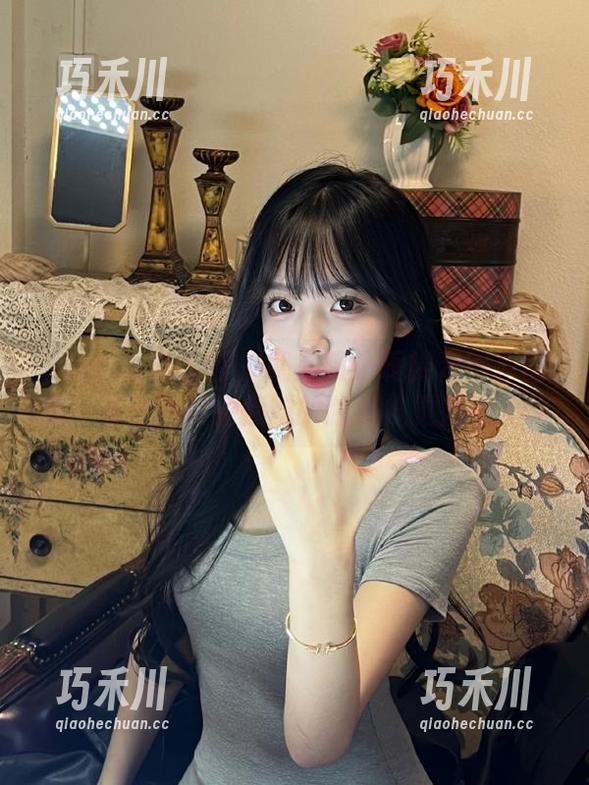 Xiuren秀人网 - 就是阿朱啊裸足写真图集：与自然亲密接触的独特视觉盛宴.txt