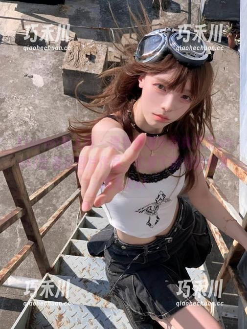 Xiuren秀人网 - 漫步沙滩中的林文文yooki比基尼图片作品，记录下瞬间的绝美风光.txt
