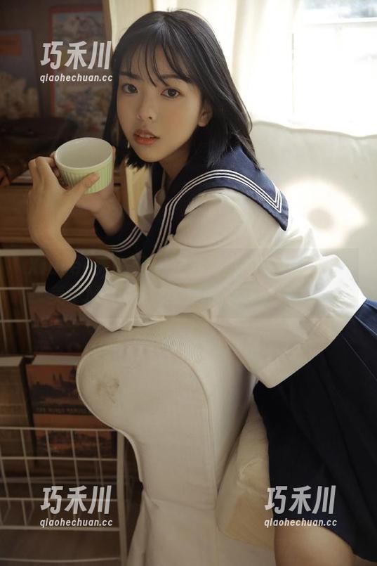 Xiuren秀人网 - 定制写真中的艺术：糯美子Mini与她美脚的浪漫旅程.txt