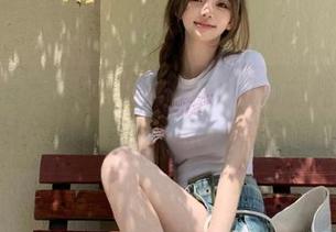 Xiuren秀人网 – 赵惟依coco白裙写真：私房图片中透着隐秘与诱惑的灵魂.txt