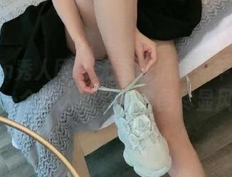 Xiuren秀人网 – 无圣光捕捉陈芊儿连衣裙的每一个动人细节，套图尽显风情.txt