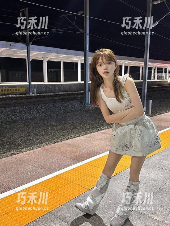 YouMi尤蜜荟-樱小白baby YouMi尤蜜荟 - 樱小白baby吊带写真高清原图,细腻展现她的柔美与力量.txt