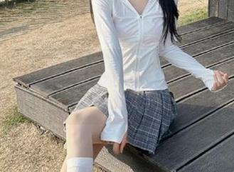 ZinieQ的创意呈现：高清写真将芭芭拉兔女郎的美丽定格.txt