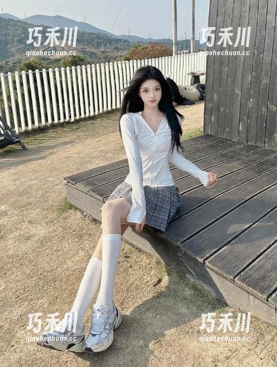 ZinieQ的创意呈现：高清写真将芭芭拉兔女郎的美丽定格.txt