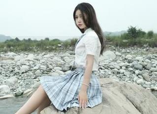 eloise软软的私房写真:黑白韵味的图片让每一个细节都显得如此梦幻迷人.txt