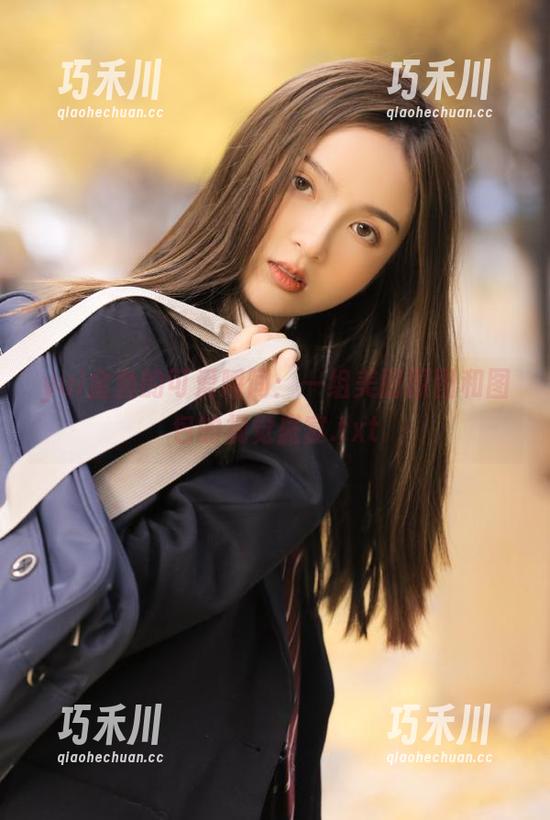 yui金鱼的可爱瞬间：一组美丽原图和图包的视觉盛宴.txt
