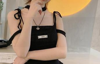与一小央泽一同飞翔,空姐COS分享让你感受云端的美丽!.txt