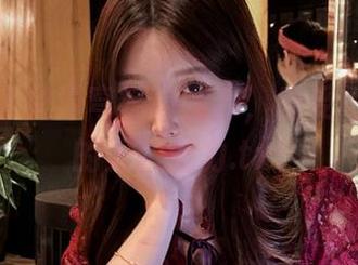 走进一小央泽穹妹的图库，感受写真艺术的无限魅力.txt