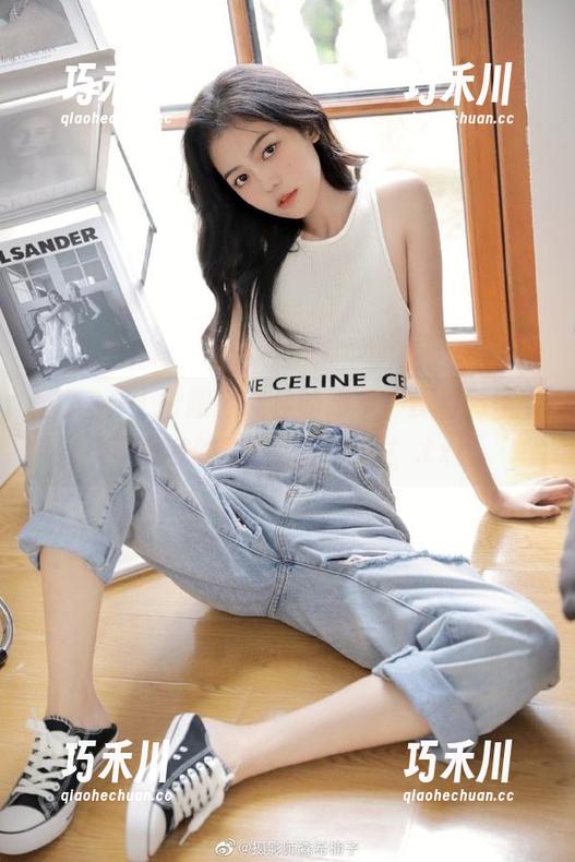 丝慕GIRL - 跟随佳佳的脚步，探寻万圣节写真中的奇幻资源世界！.txt