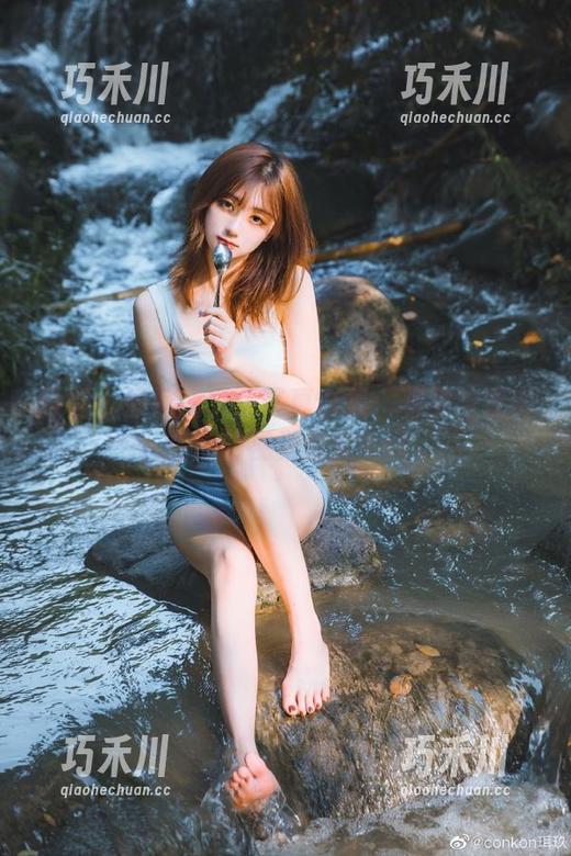 丽柜 - 婷婷的女仆写真合集：将梦与现实融合的视觉盛宴.txt