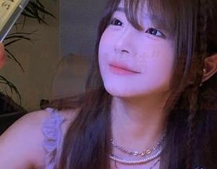 丽柜 – 一组“小智贤情结”定制写真,教你如何优雅地颠覆传统审美观念!.txt