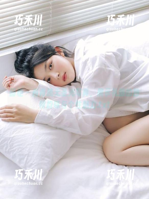 丽柜 - 肖肖携无圣光写真，展示礼服的独特韵味与个性魅力.txt