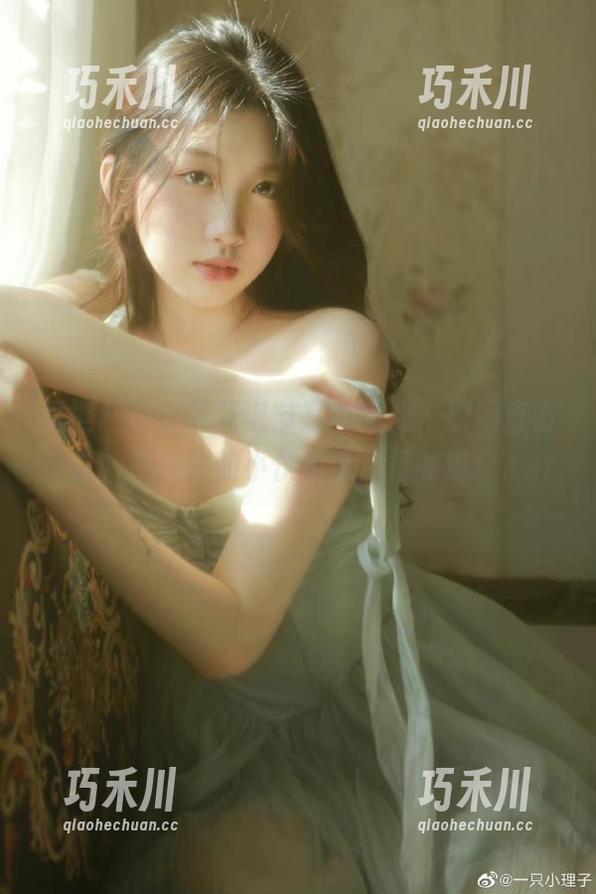 丽柜-轩轩 丽柜 - 轩轩的圣诞节写真曝光,原图直击心灵,不买账的小伙伴请自行撤退!.txt