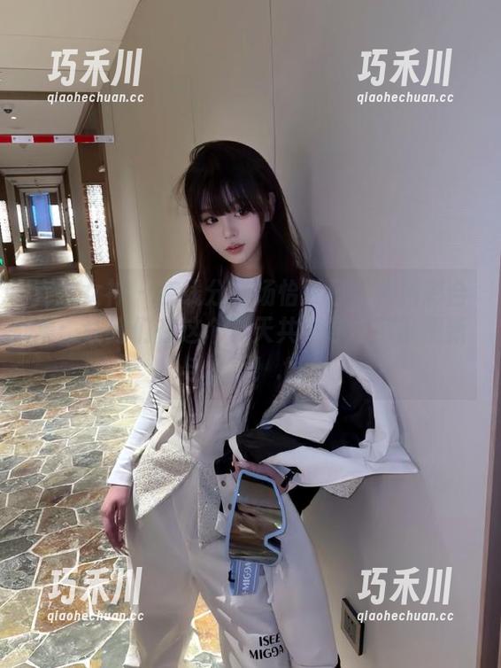 克拉女神-汤怡 克拉女神 - 在线分享汤怡夏日写真精彩合集:让我们在这个夏天共同寻觅那份清新与快乐!.txt