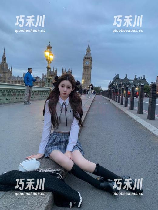 克拉女神 - 优雅与可爱交融，雅楠奶牛写真全在网盘，快来下载！.txt