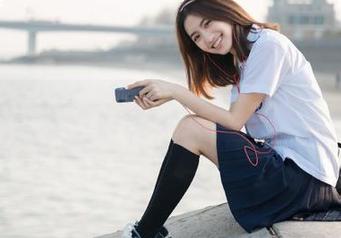 感受兔玩映画短裤灰色丝袜的细腻美感，观看原图开启视觉盛宴！.txt