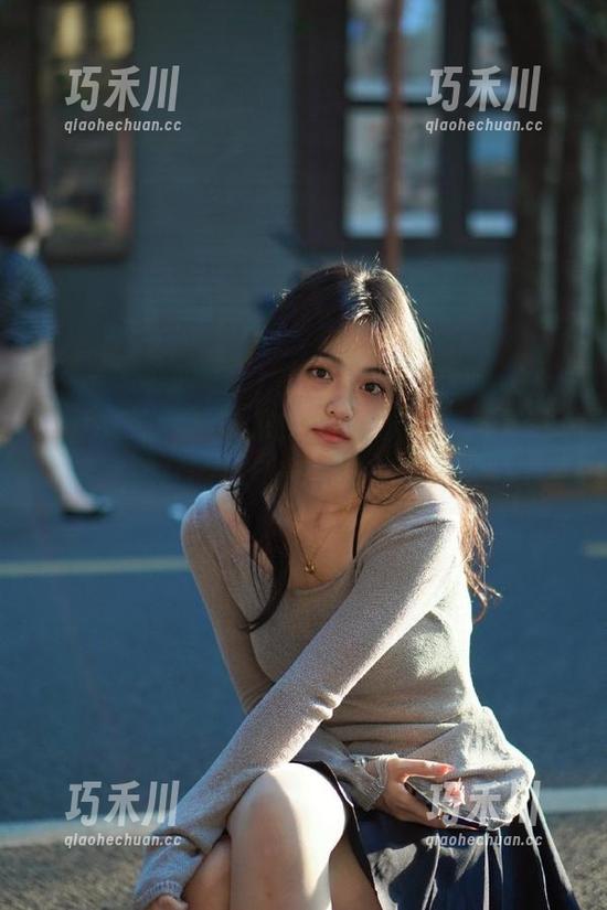 初夏女神 - “依依姐姐”的写真套图，究竟是怎样的作品让人魂牵梦萦？.txt
