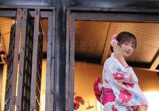 初夏女神 – 双双溜冰女孩图包精彩分享，冰雪世界中的唯美瞬间.txt