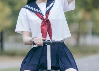初夏女神 – 在街头随意瞎逛却能产生的光彩照人美图，柒柒的另类图集！.txt