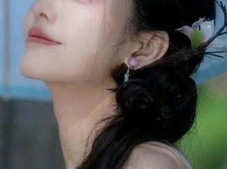 南国足艺 – 静儿制服写真精华合集：透过镜头感受那份纯真与青春的交织瞬间.txt