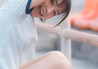 嗲囡囡 – 心妍公主的无圣光写真：秘书的微笑与生活的诗意交织.txt