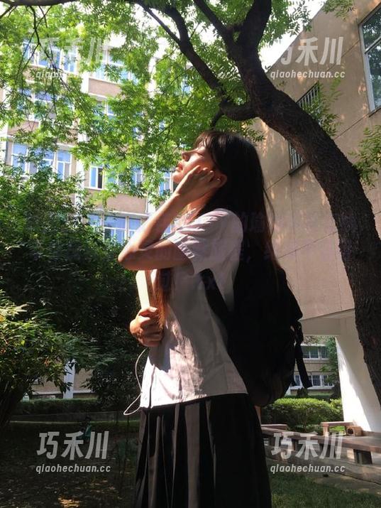 嗲囡囡 - 让施忆佳KITTY的瑜伽写真在线带你探索身心灵的幽默旅程，绝对不容错过！.txt